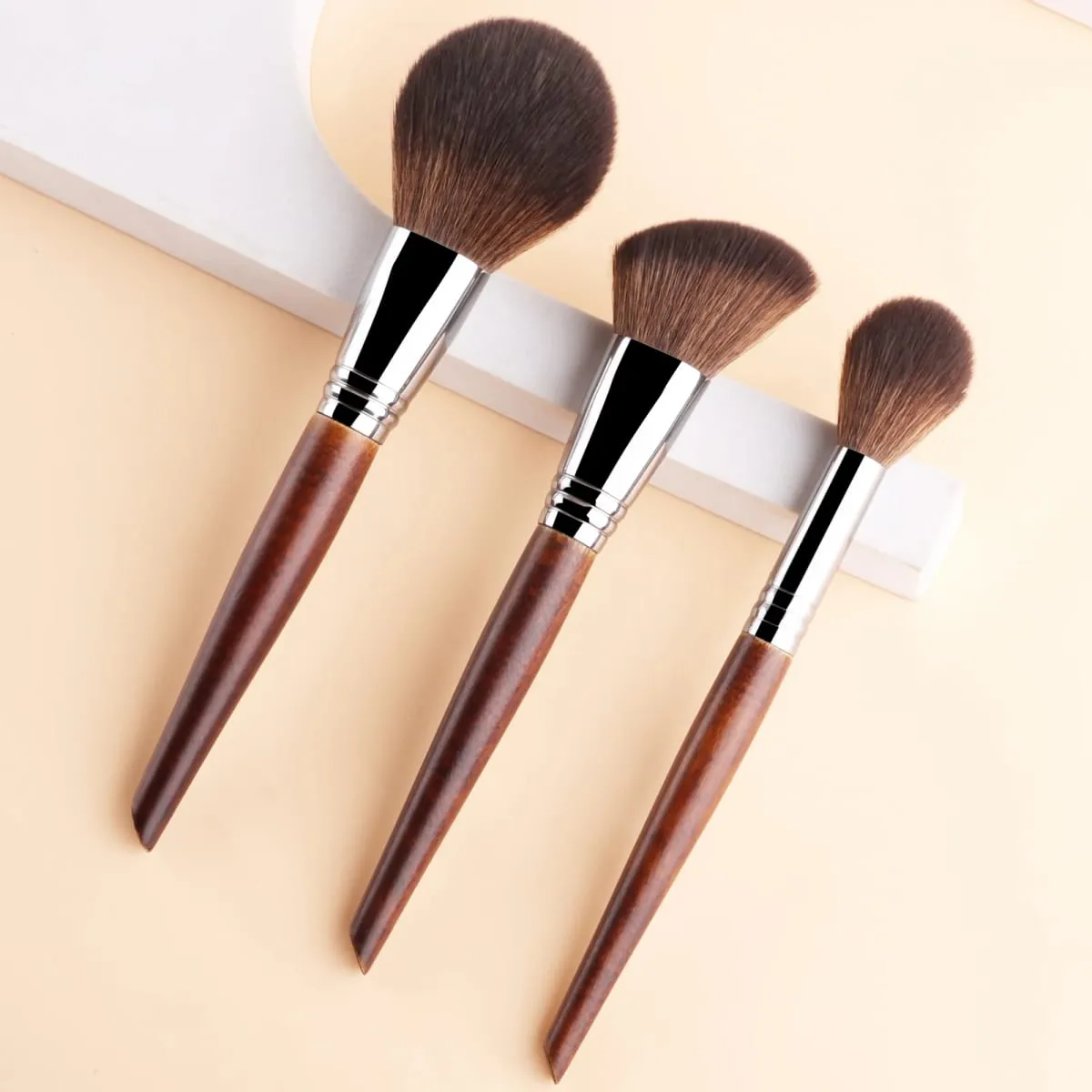 3Pcs Solid Wood Handle Powder Brush Set Round Setting Powder/Angled Contour/Flame Blush Brush Synthetic Fiber