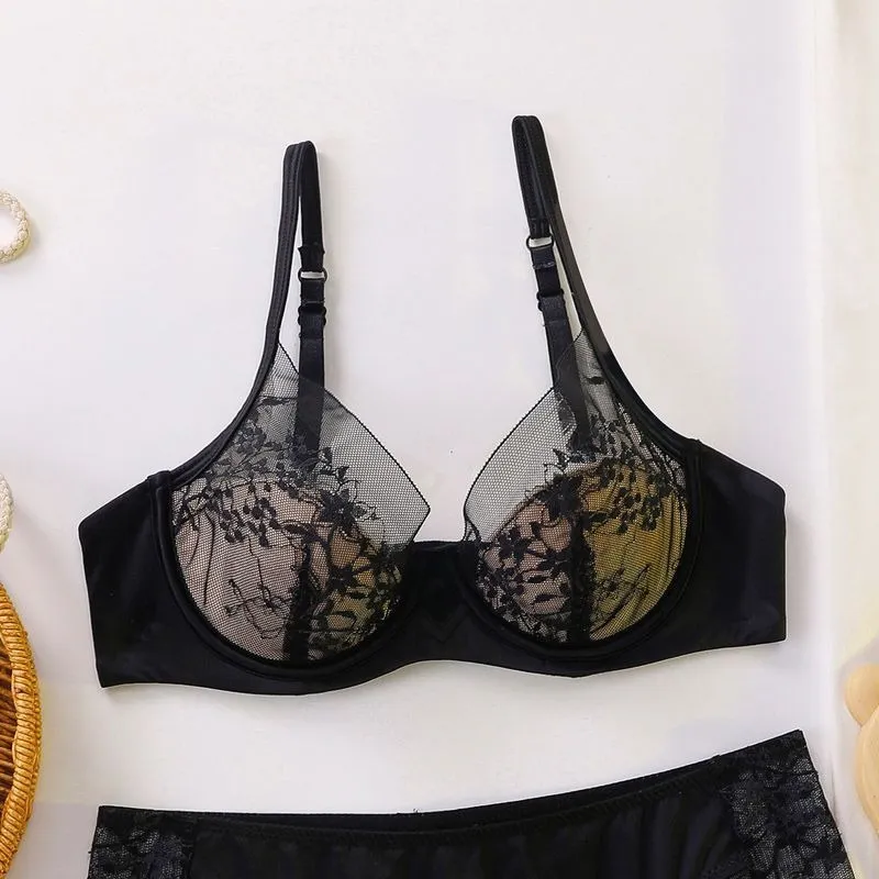 Women Bra and Panty Set Elegant Lace Bralette Wireless Triangle Cup No Underwire Underwear Thin Gathered Comfort Lingerie Set