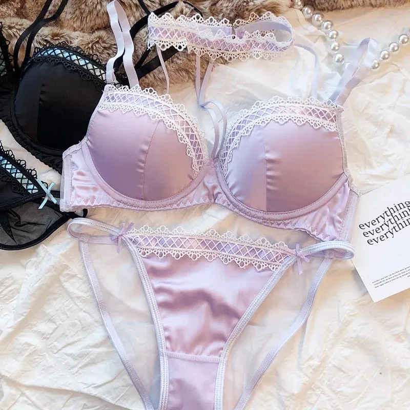 Lolita français pur désir Sexy dentelle Satin épice fille soutien-gorge petite poitrine rassemblement licou creux ensemble de sous-vêtements doux à armatures