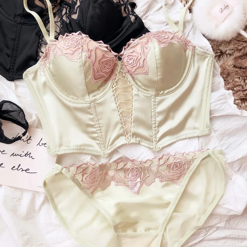 Fashion Women Underwear Set French Sexy Ultra Thin Tight Bra Summer Hollow Bras Lace Embroidery Lingerie Panties Intimates Set