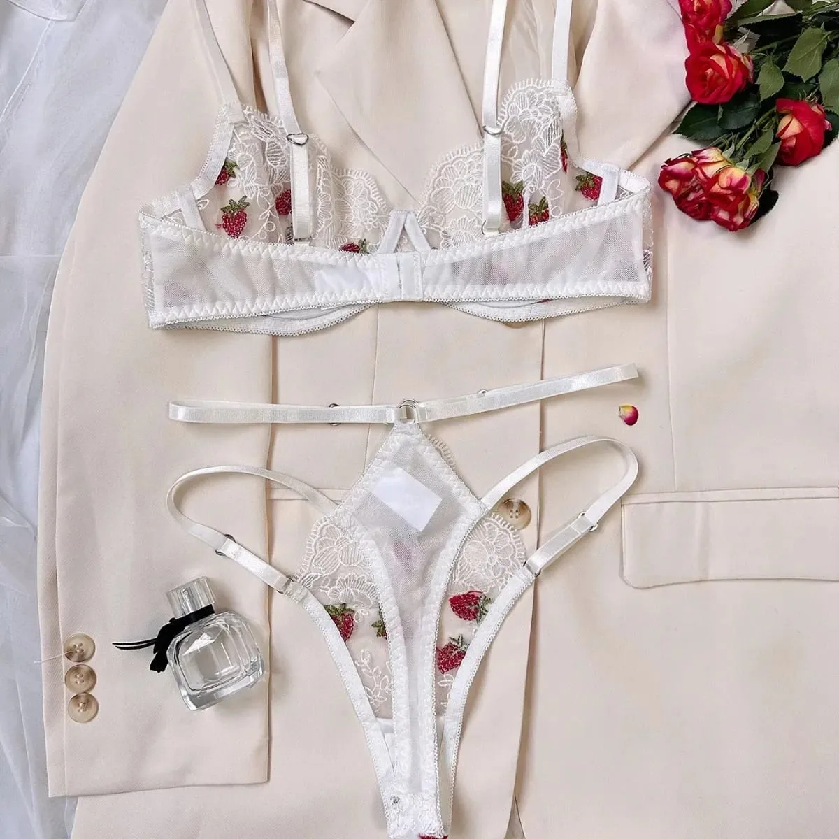 Ropa interior Sexy con perspectiva de bordado de fresa para mujer, ropa interior exótica transparente con anillos de acero, traje, sujetador, bragas