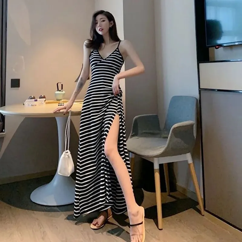 黒のセクシーなドレスの女性のハイウエストサイドベントマキシドレスカジュアルノースリーブバックレス V ネックレトロロングドレススリング