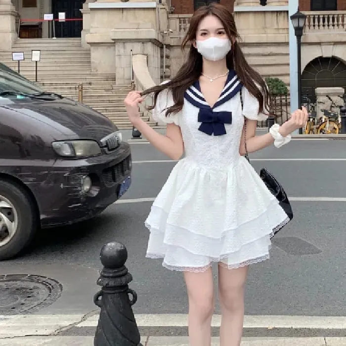 Vestido corto con cuello de marinero blanco para mujer, vestido azul marino con lazo, manga de burbuja, volantes escalonados, estilo lindo e informal