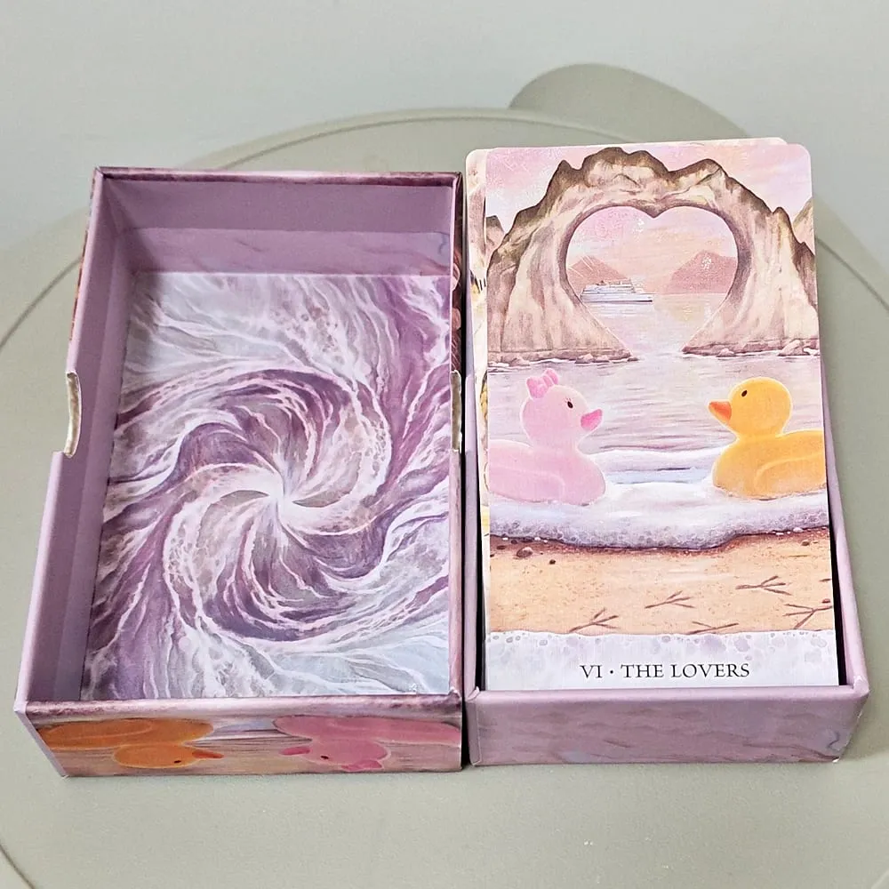 Tarot of Tides: The Adventures of A Duck Named Bob ― Unique 78-Card Tarot Deck in Rigid Box - Double-embossed Cardstock 12*7cm