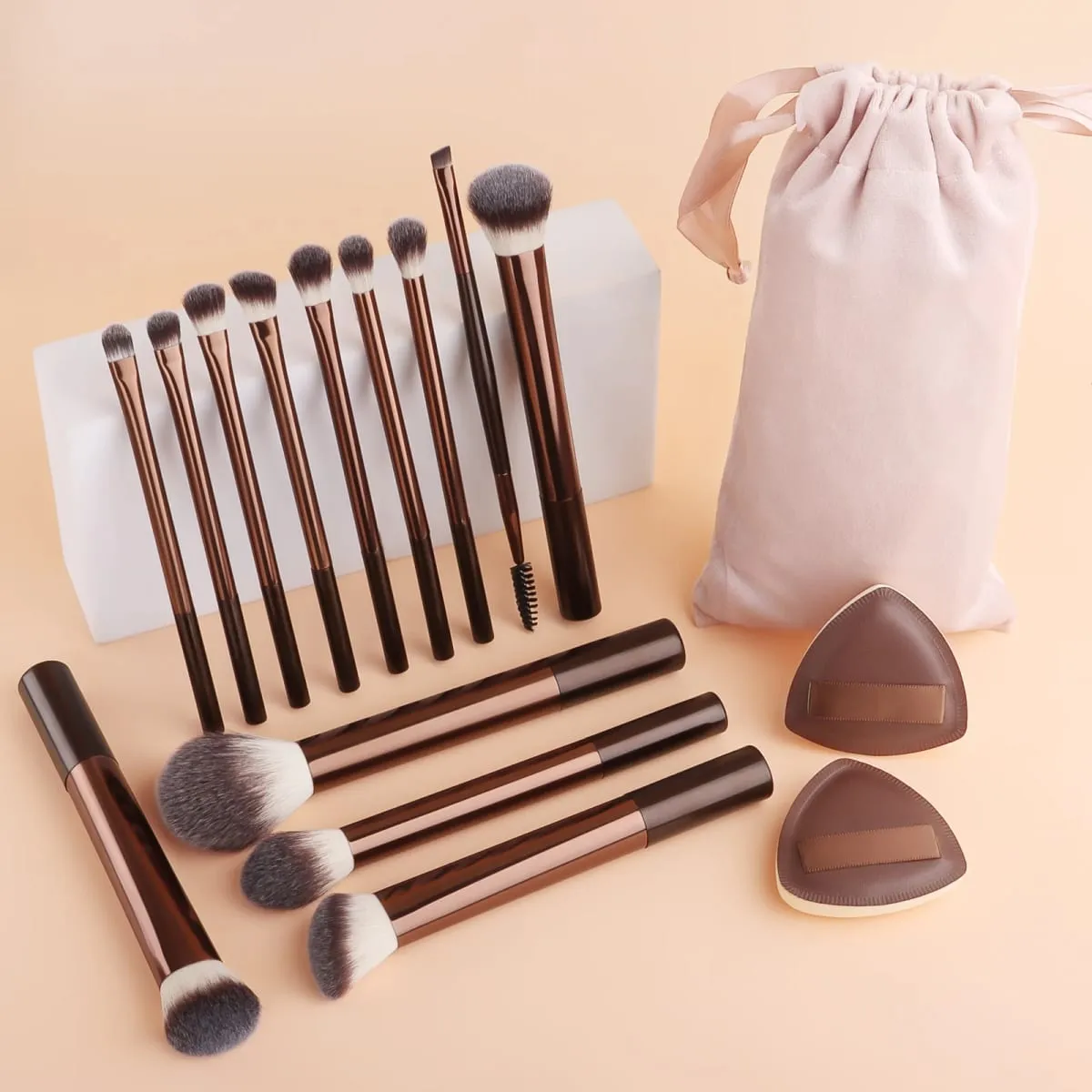 13Pcs Face & Eye Makeup Brushes Kit with Velvet Bag & 2 Triangle Puffs Makeup Tools for Beginners Daily Use — image 1