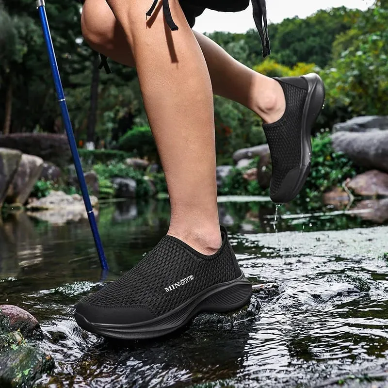 Comfortable and stylish running shoes outdoor sports shoes couple shoes running fitness leisure and casual walking shoes.