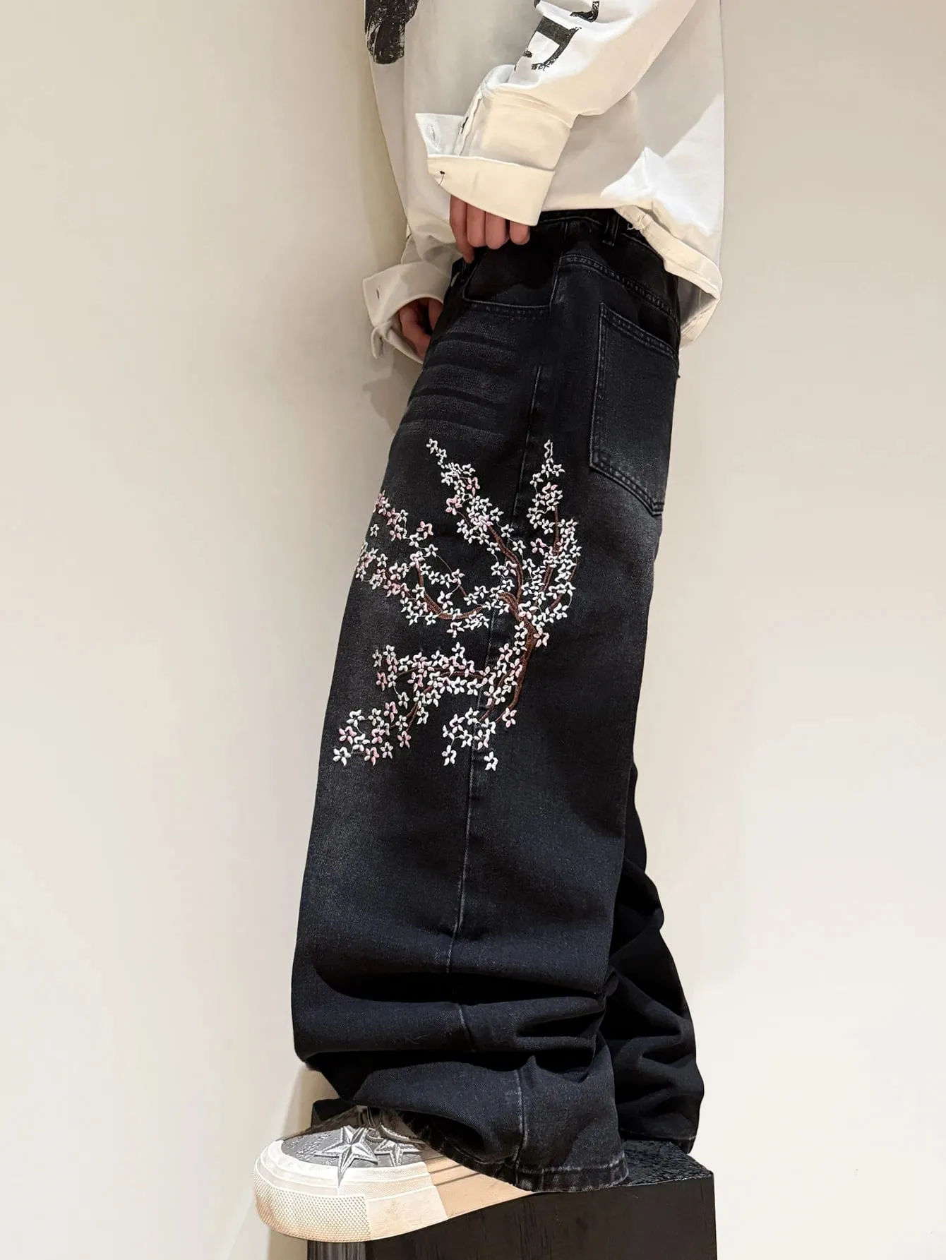American Vintage Floral Embroidery Design Black Baggy Jeans Man Y2K Trendy Streetwear Fashion Casual Versatile Wide-Leg Pants