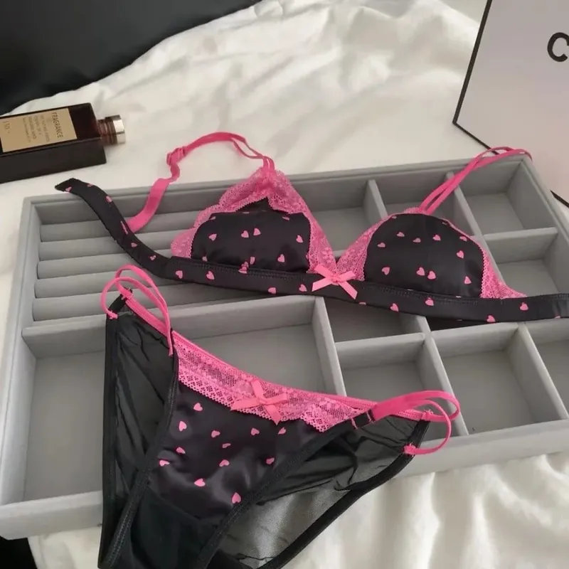 セクシーな Conjunto de bragas y sujetador de encaje satinado de estilo francés, lencería dulce sin aros con copa triangular fina para mujeres jóvenes de busto pequeño, talla 32-38
