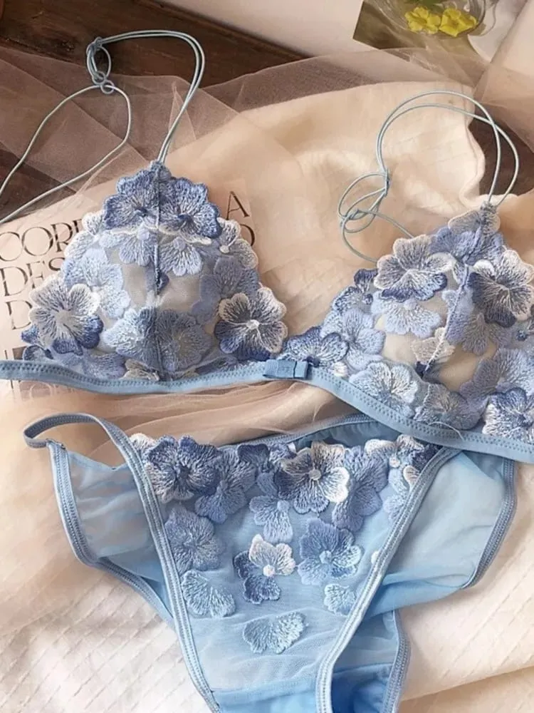 French Niche Design Lingerie Embroidered Mesh Non Wired Triangle Cup Retro Lace Bralette Thin Comfortable Bra UK Tushy MOYISU