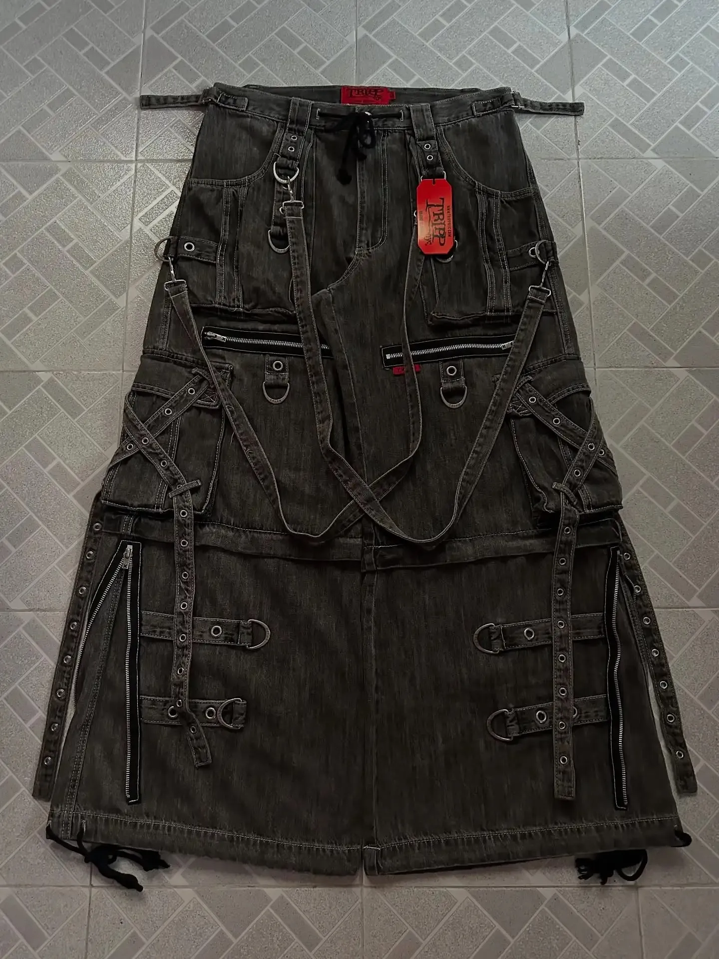 Czarne, luźne dżinsy Cargo mężczyźni kobiety ciężki, z wieloma kieszeniami na zamek błyskawiczny detale Streetwear modne spodnie na co dzień szerokie nogawki luźny krój miękkie Y2K