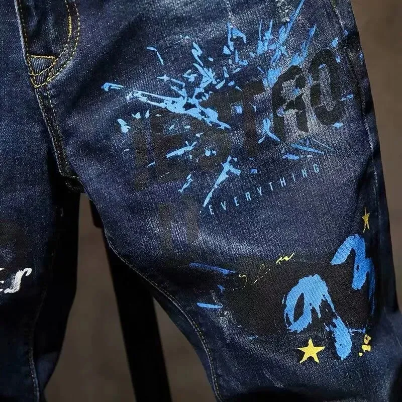 Jeans in denim elasticizzato a gamba dritta stampati con tendenza alla moda primaverile e autunnale per uomo Jeans sportivi casual comodi di alta qualità