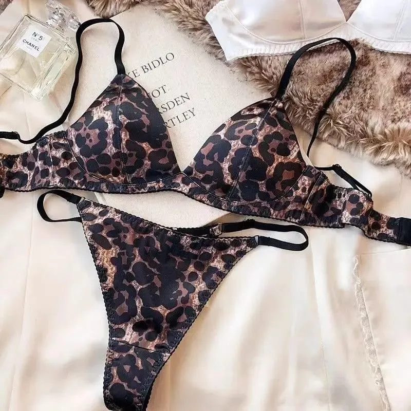 French-Style Sexy Triangle Cup Bra Set for Petite Busts Push-Up Underwire-Free Anti-Sagging Lightweight Satin Finish Bra
