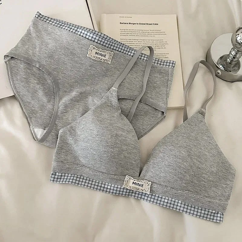 Teen Girls Soft Seamless Wireless Bra Triangle Cup Push Up Thin Padded Small Bust Side Support Anti Sagging Daily Wear