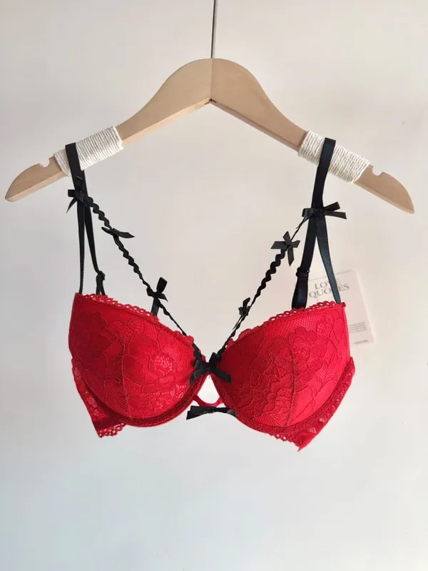 セクシーなWedding Bridal Red Lace Underwear Set Bowknot Push Up Bra For Small Bust Women Party Pure Look Intimate Lingerie