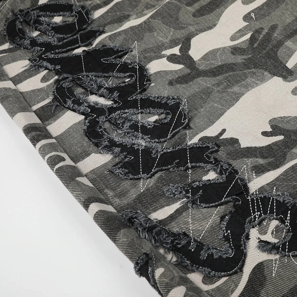 2026 American High Street Vibe Camouflage Jeans Men's Wide-Leg Bottom Spliced Patch Embroidery Loose Fit Trousers 17522