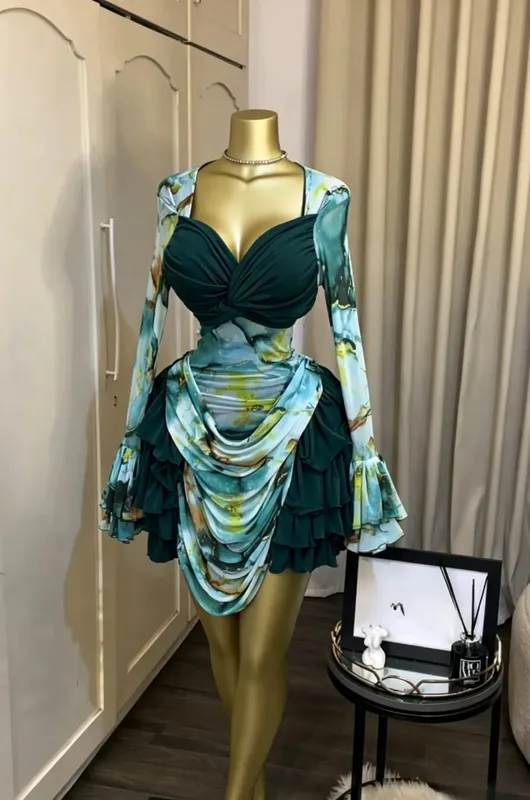 CM.YAYA – robe moulante froncée drapée à volants en cascade pour femmes, imprimé Tie Dye, manches longues, col en v, robes de vacances à la plage
