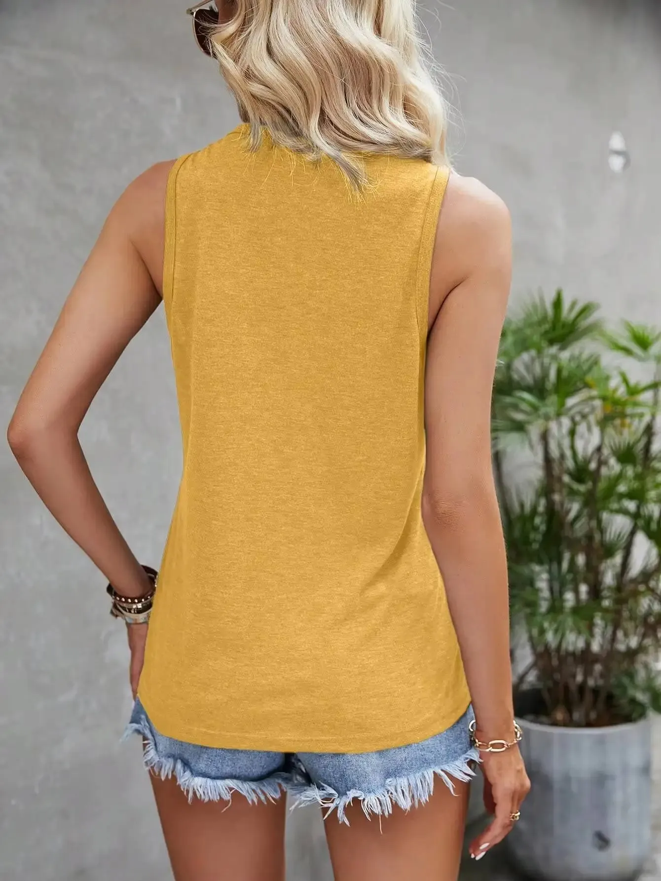 Casual Yellow Floral Print Round Neck Tank Top Loose Fit Sleeveless Blouse For Daily Vacation Beach Summer Outfits