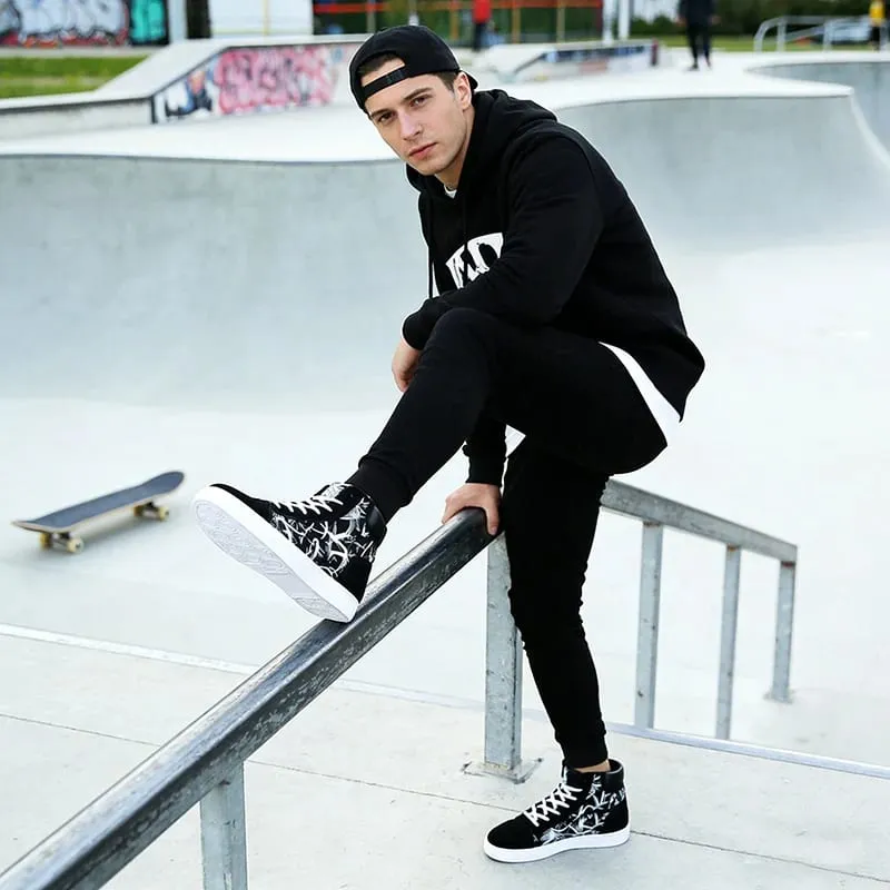 Street Style Mode Sneakers Herr Fritidsskor Platta Andas Hög topp Svart Röd Märke Skor för män