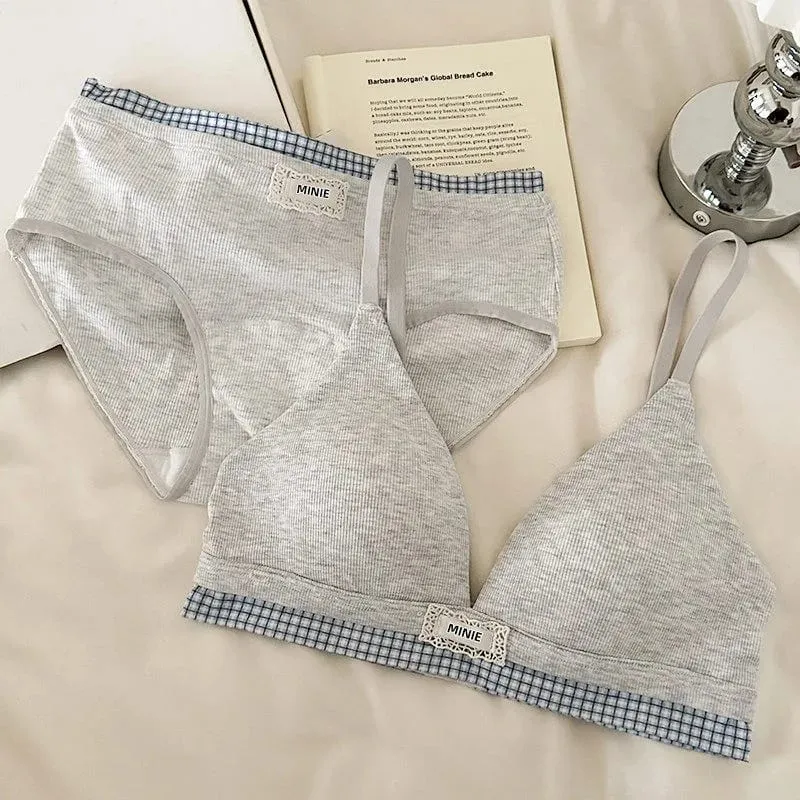 Teen Girls Soft Seamless Wireless Bra Triangle Cup Push Up Thin Padded Small Bust Side Support Anti Sagging Daily Wear