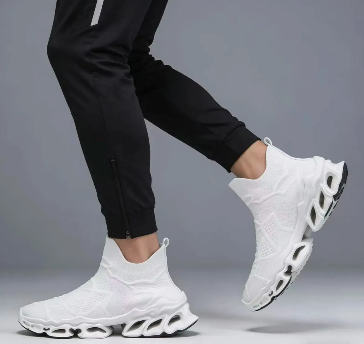 Men's Stylish Lightweight Casual Sneakers New Style Mesh Breathable Blade Sole Comfortable Fashionable Men's Footwear