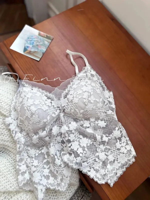 Elegant French Embroidered Halter Bra Small Chest Wrinkle-Free Lingerie Set Beauty Back UK Fit Adjustable Comfort Summer MOYISU