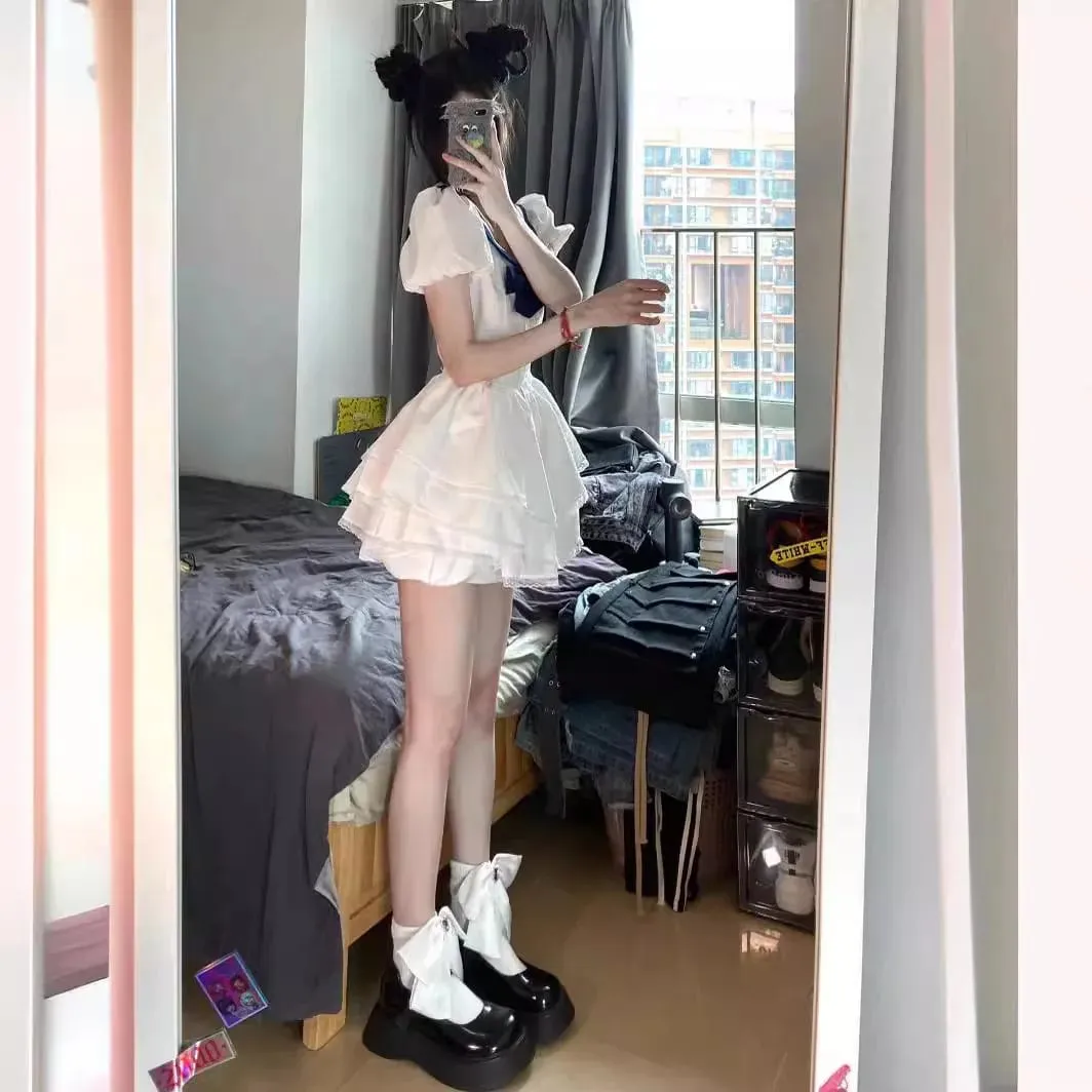 Vestido corto con cuello de marinero blanco para mujer, vestido azul marino con lazo, manga de burbuja, volantes escalonados, estilo lindo e informal