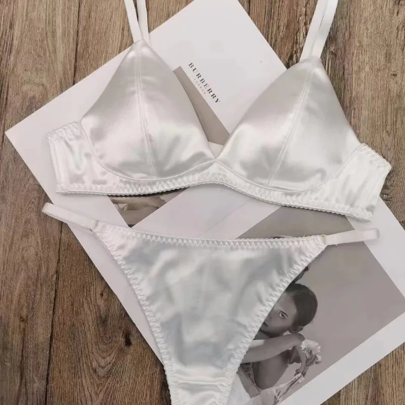 Bra Satin Halus Berlapis Tipis Cangkir Segitiga dan Set Penjepit Pakaian Dalam Lingerie Seksi Mulus Nirkabel Macan Tutul Intim Wanita