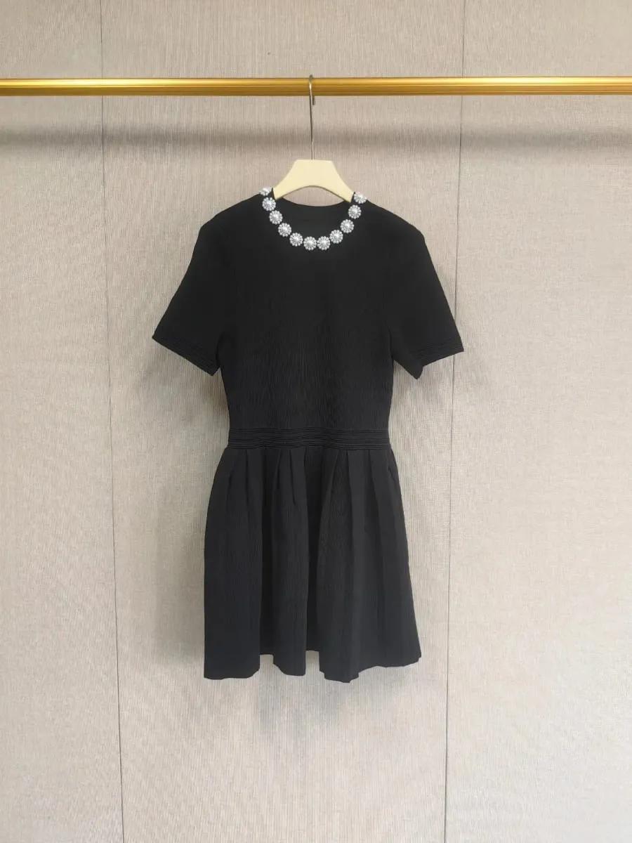 26 Autumn New Flower Nail Bead Waist Slimming Black Round Neck Short Sleeved Knitted Dress