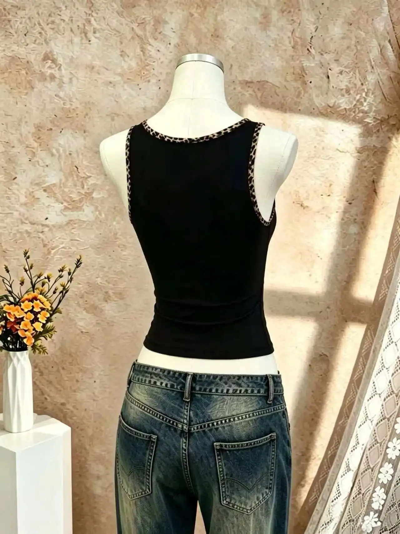 2 Pcs Women Leopard Print Trim U Neck Sleeveless Tank Top Solid Slim Fit Western Y2K Cami Vest Multi-color Wine Red Black