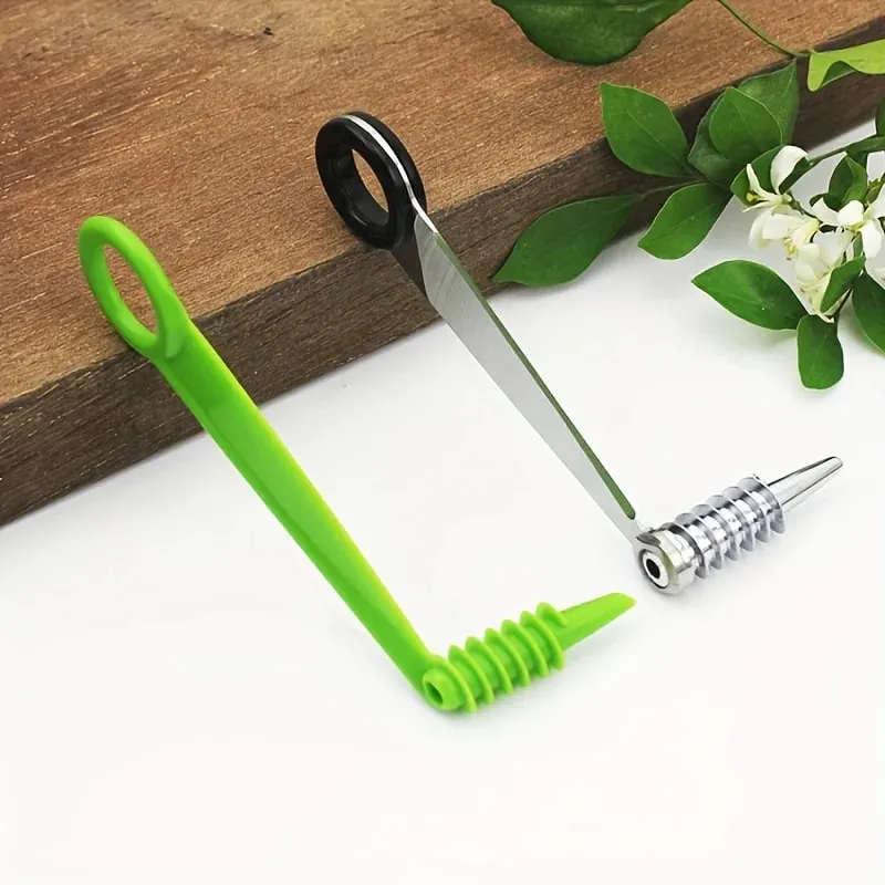 Manual Vegetable Spiral Cutter - Stainless Steel Handheld Slicer with Curved Design Suitable for Even Cutting of Potatoes