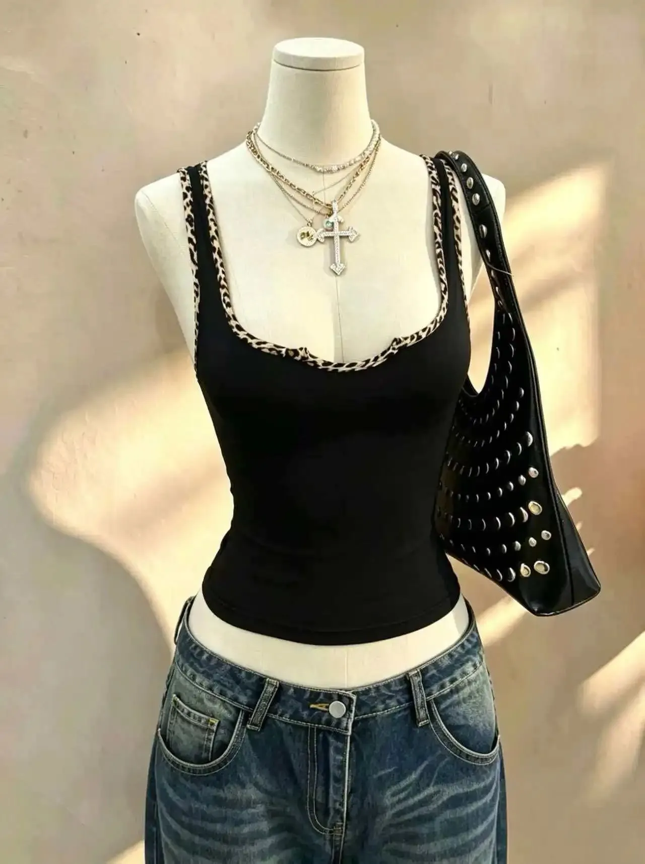 2 Pcs Women Leopard Print Trim U Neck Sleeveless Tank Top Solid Slim Fit Western Y2K Cami Vest Multi-color Wine Red Black