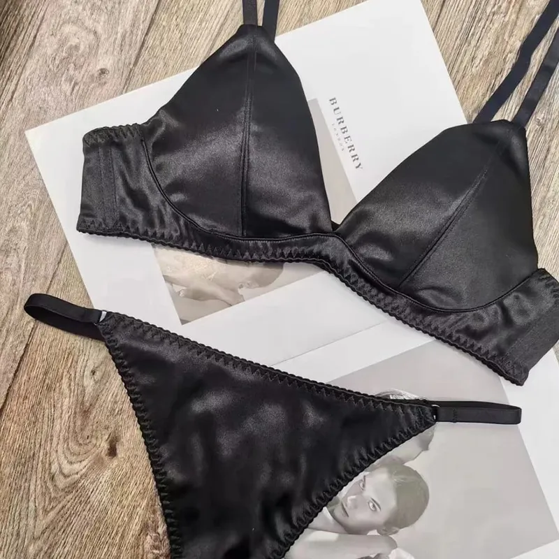 Bra Satin Halus Berlapis Tipis Cangkir Segitiga dan Set Penjepit Pakaian Dalam Lingerie Seksi Mulus Nirkabel Macan Tutul Intim Wanita