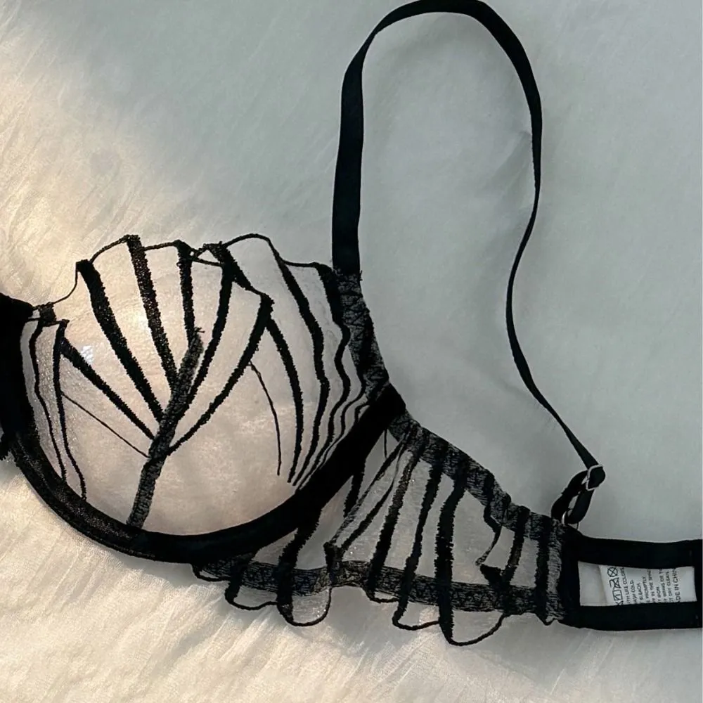 Sexy Women's Bra Set Breathable Comfortable Lace Mesh Lingerie Set Ultra Thin Lightweight Scallop Transparent Lingerie Set