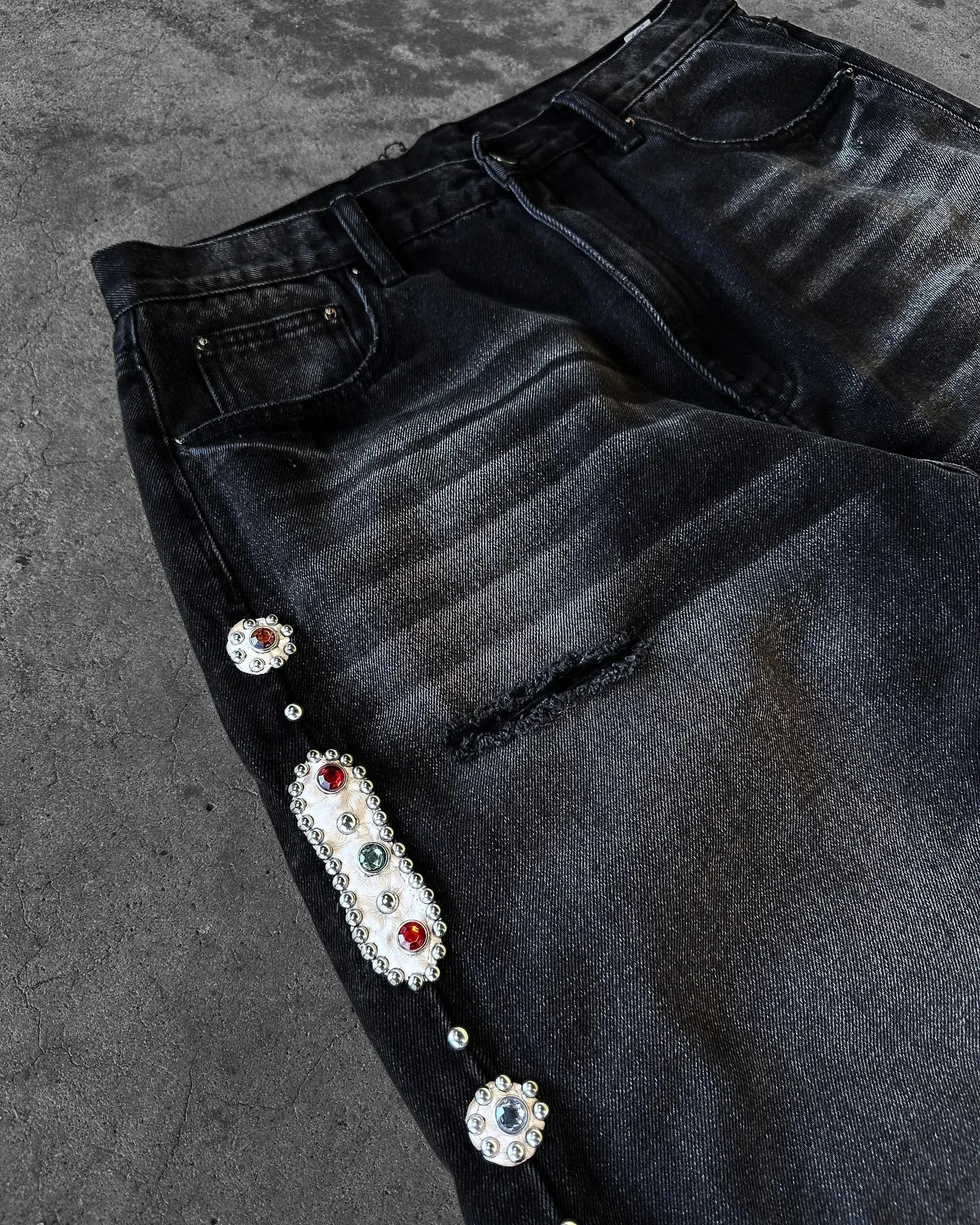 Mens Jeans Punk Vintage Streetwear Black Wide Leg Denim Pants Rhinestone Pearl Decor Ripped Distressed Loose Fit Y2K Fashion — image 9