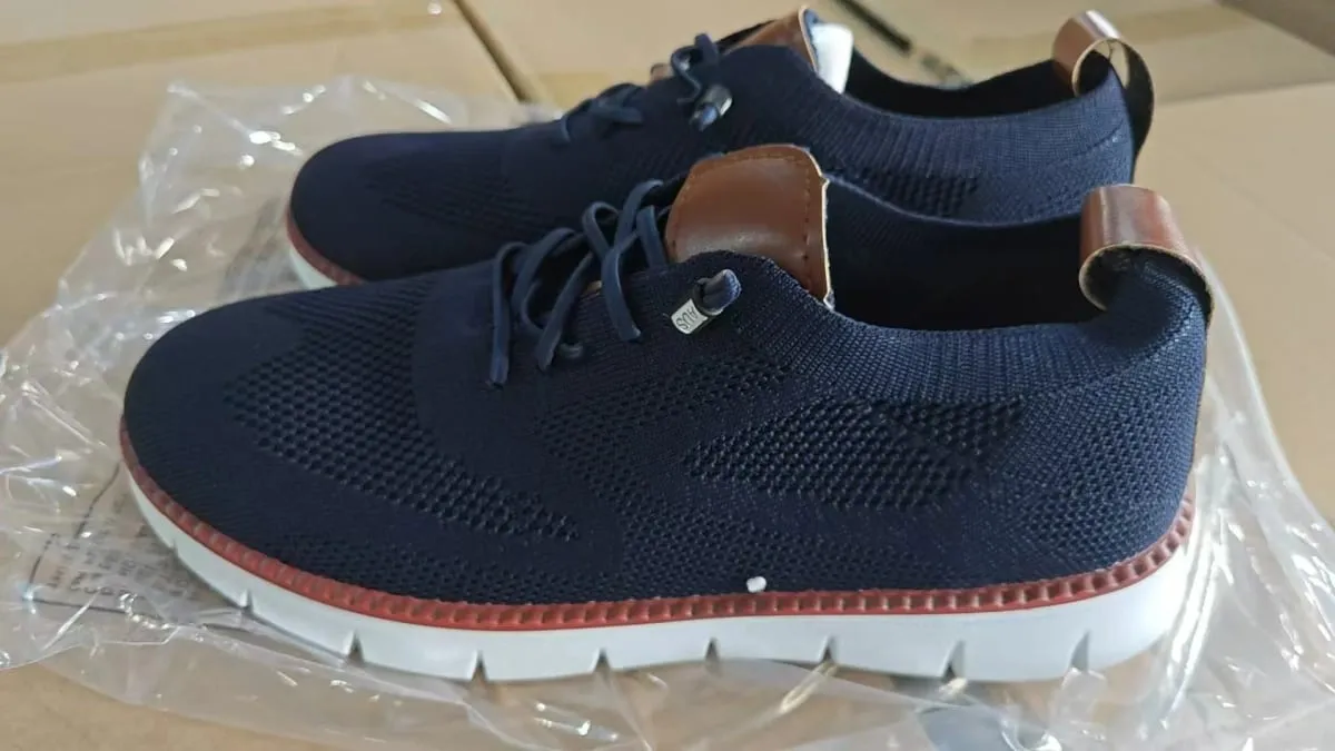 Male Breathable Woven Mesh Casual Shoes Light Flat Sneakers Non‑Slip Rubber Sole Men Daily Walking Outdoor Footwear Plus Size