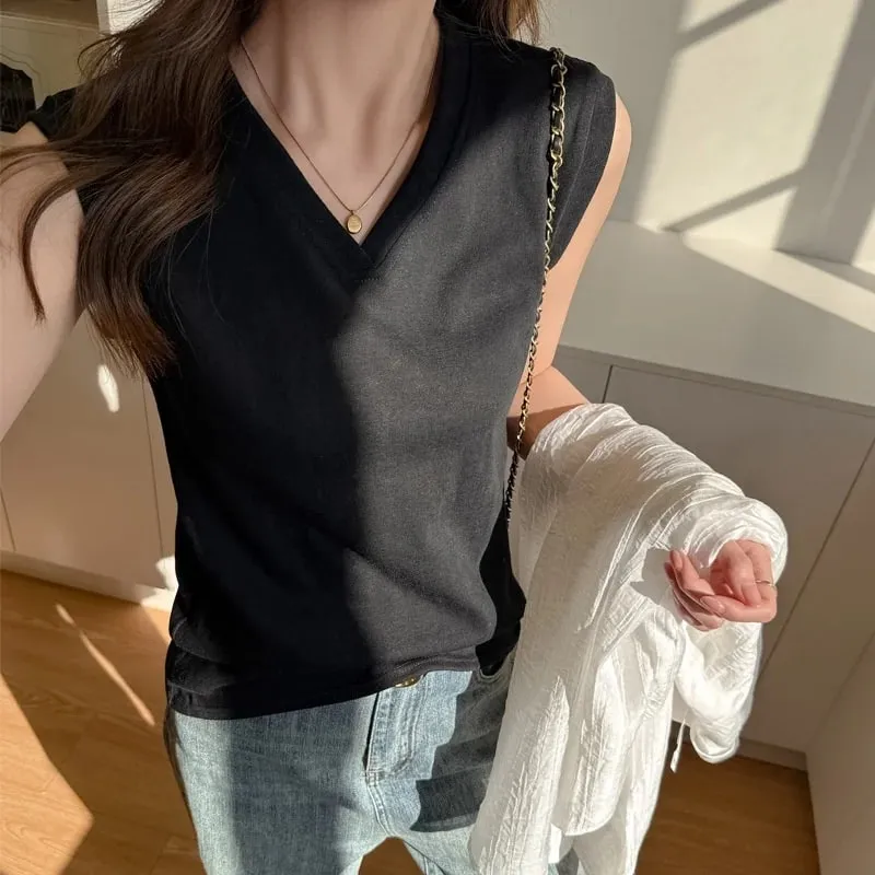 Solid-Color Cotton V-Neck Base Layer Tank Top Women's Soft Breathable Sleeveless Top Outerwear