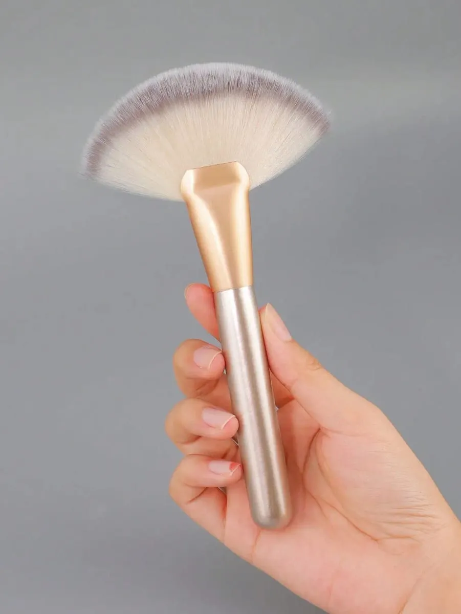 1/2pcs Large Fan Makeup Brushes Facial Foundation Blusher Concealer Brush Cosmetic Tools Pincel Soft-Bristled Makeup Brush — image 1
