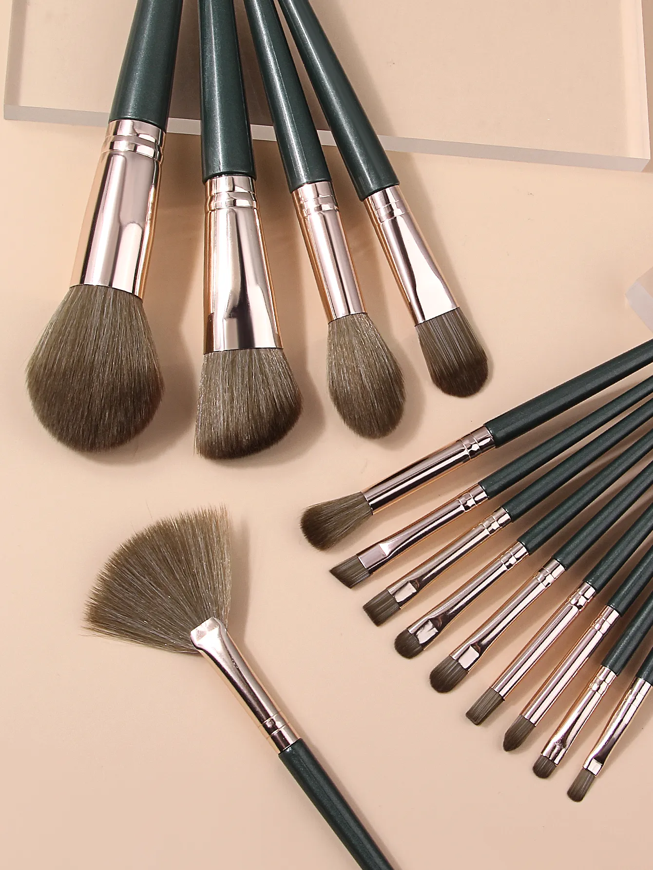 18Pcs Makeup Brush Set Soft Cosmetic Brushes for Powder Blush Eyeshadow Foundation with Beauty Sponge & Triangle Puff