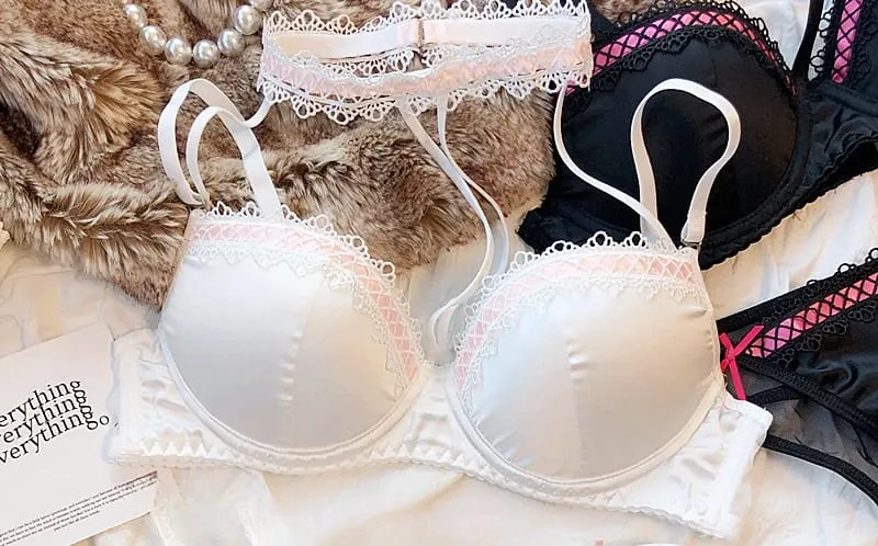 Lolita français pur désir Sexy dentelle Satin épice fille soutien-gorge petite poitrine rassemblement licou creux ensemble de sous-vêtements doux à armatures