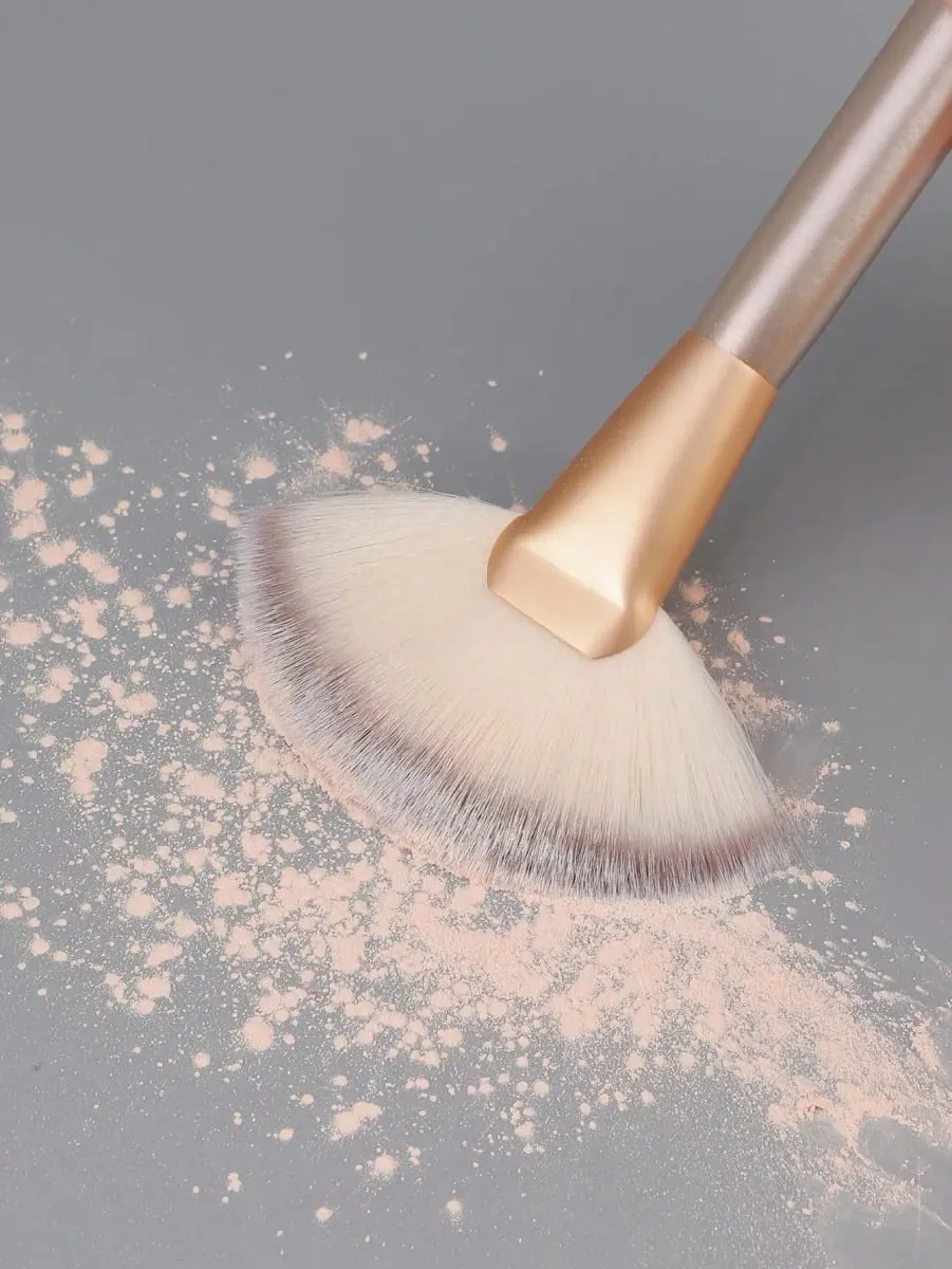 1/2pcs Large Fan Makeup Brushes Facial Foundation Blusher Concealer Brush Cosmetic Tools Pincel Soft-Bristled Makeup Brush — image 5