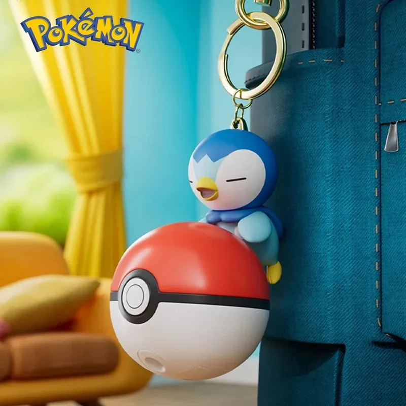 Pokemon Söt Glödande Serie Charm PokeBall Nyckelring Modell Docka Pikachu Piplup Bulbasaur Actionfigur Tecknad väska Tillbehör Present