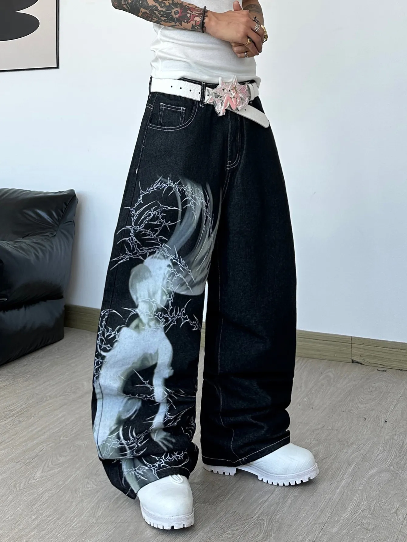 Men's High Street Dark Anime Character Thorn Print Black Baggy Wide-Leg Jeans Y2K Street Hip-Hop Punk Fashion Versatile Pants