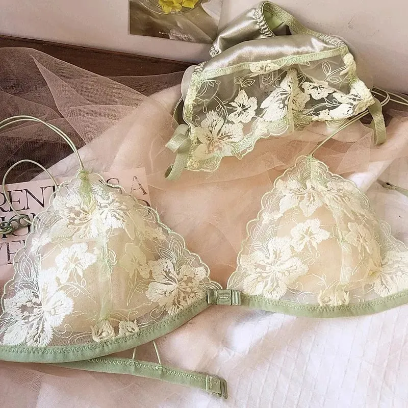 French Niche Design Lingerie Embroidered Mesh Non Wired Triangle Cup Retro Lace Bralette Thin Comfortable Bra UK Tushy MOYISU