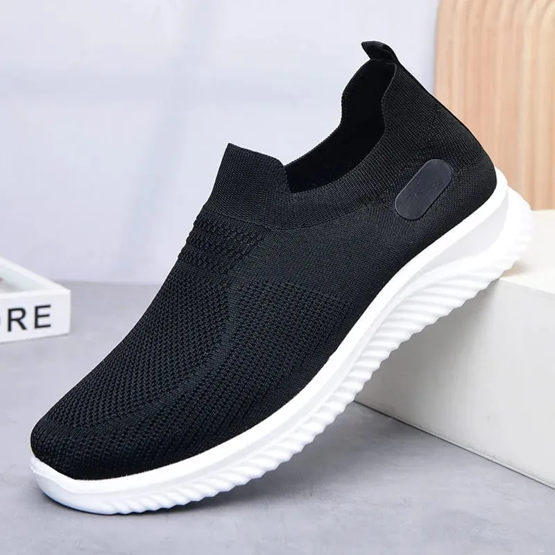 New Men's Casual Sports Shoes with Soft Sole Anti Slip and Breathable Work Cloth Surface for Men