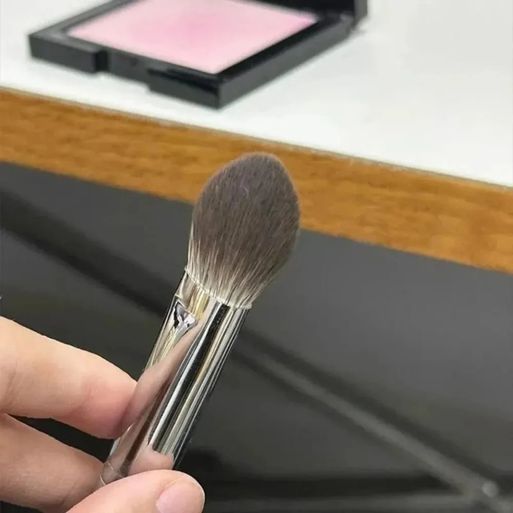 1/2Pcs Mini Peach Heart Blush Brush Small Flat Precise Face Brush Multi Use For Powder Cream Liquid Blush Beauty Makeup Gift — image 3