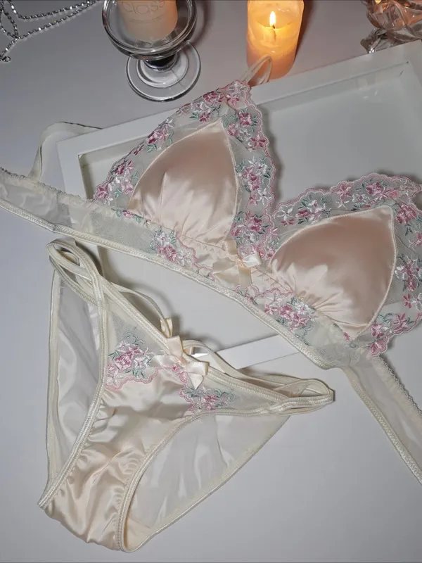 Gadis Perancis Bra Nipis Segitiga Cawan Ungu Sulaman Cahaya Sutera Mewah Set Seluar Dalam Renda Keinginan Tulen Seksi