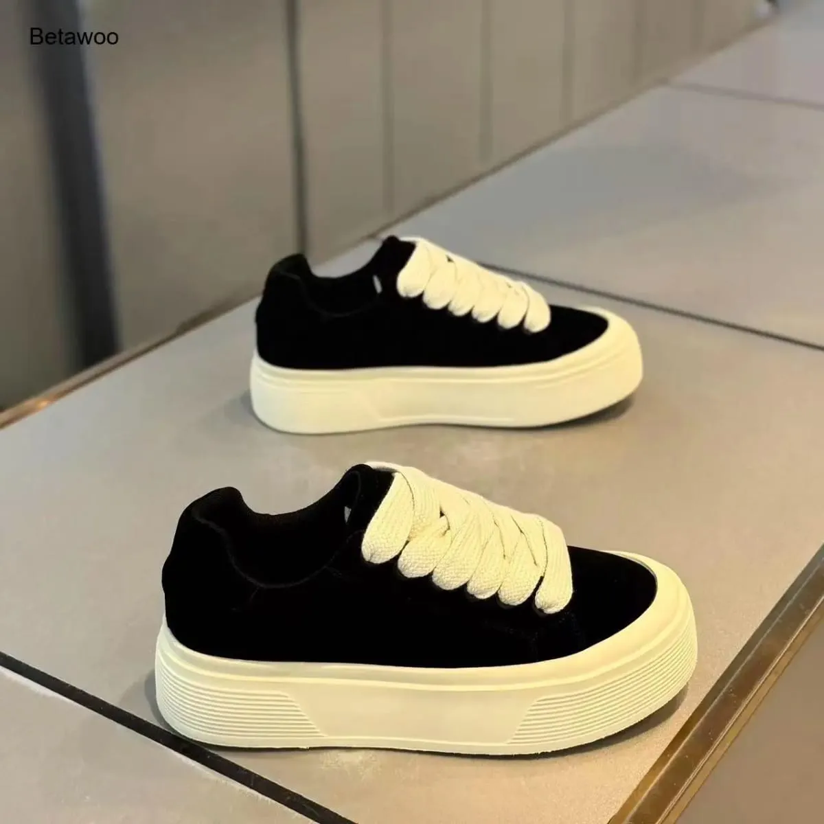 Men Suede Platform Sneakers Thick Sole Casual Skate Shoes Lace Up Comfortable Non Slip Retro Sports Shoes for Men