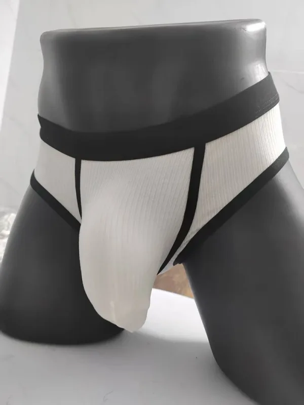 Gli slip da uomo con grandi tasche sono molto sexy. Intimo sportivo da uomo di grandi dimensioni