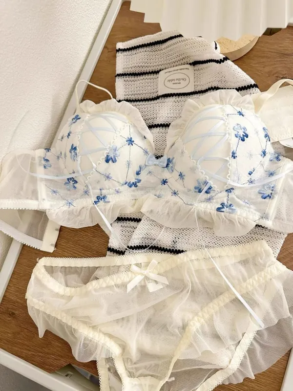 Underwear Sweet and Cute Lace Lingerie with Briefs Set Girl Heart Fresh Steel Ring Gathered Thin Bra Set Push Up Bralette