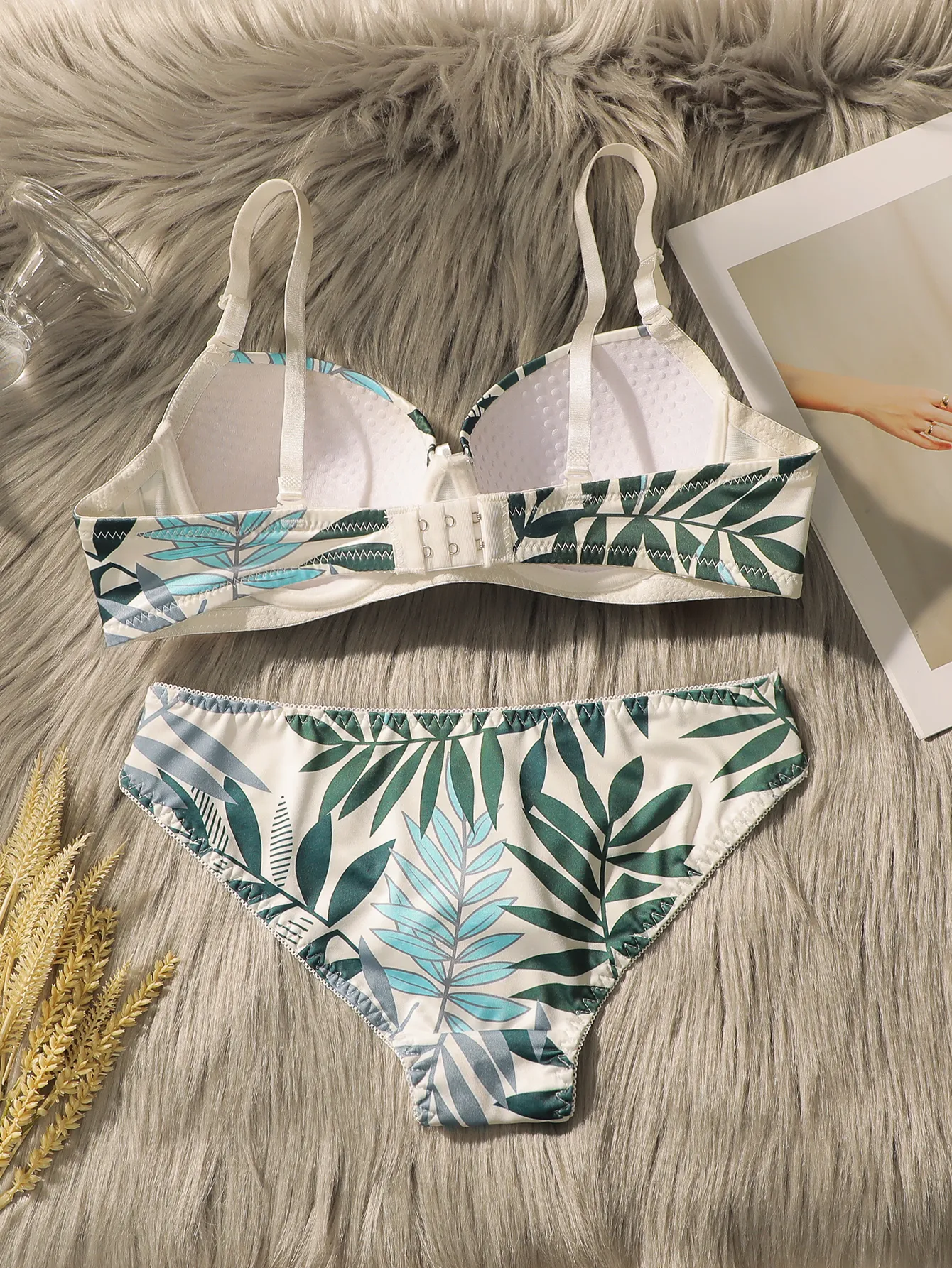 Women's sexy lingerie set with refreshing summer leaf print and steel ring gathering push up comfortable bra set A2137